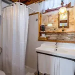 Luxe Centre Secret Gem *