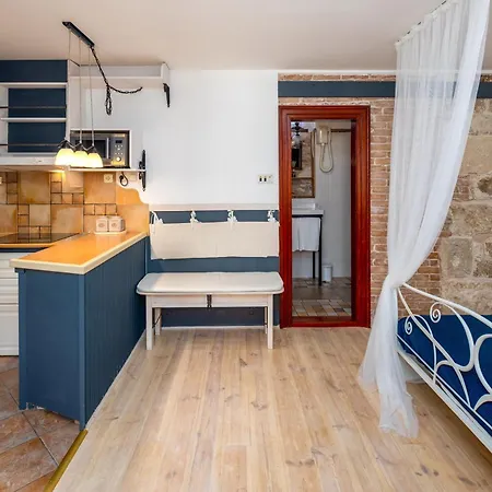 Luxe Centre Secret Gem *