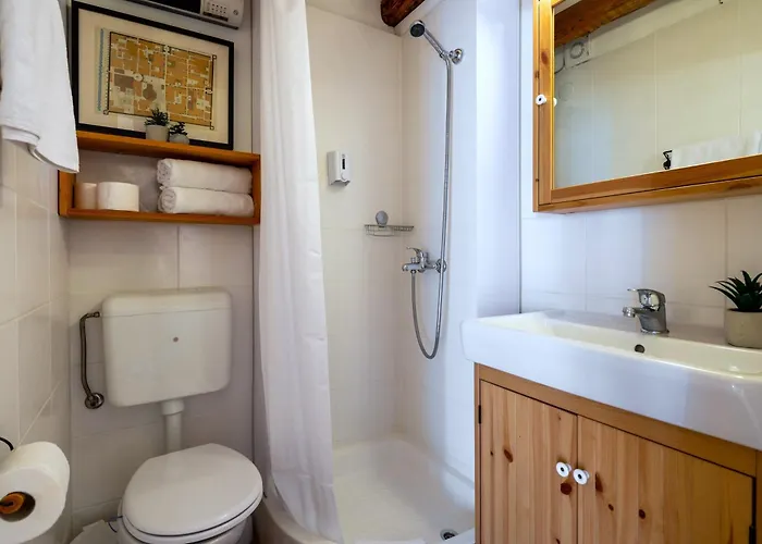 Luxe Centre Secret Gem *